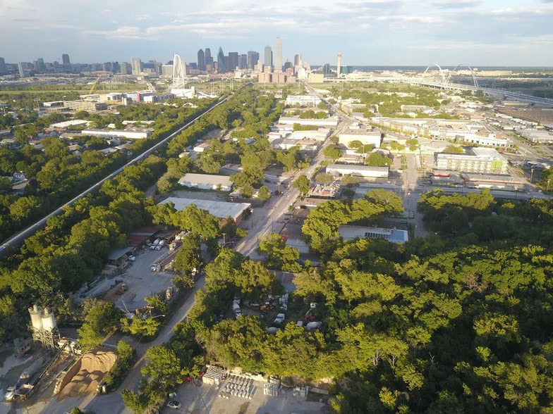 More Photos Of 1002 W Commerce St, Dallas Warehouse For Sale