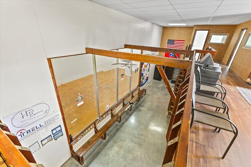 More Photos Of 309 E Springbrook Dr, Johnson City Flex For Lease