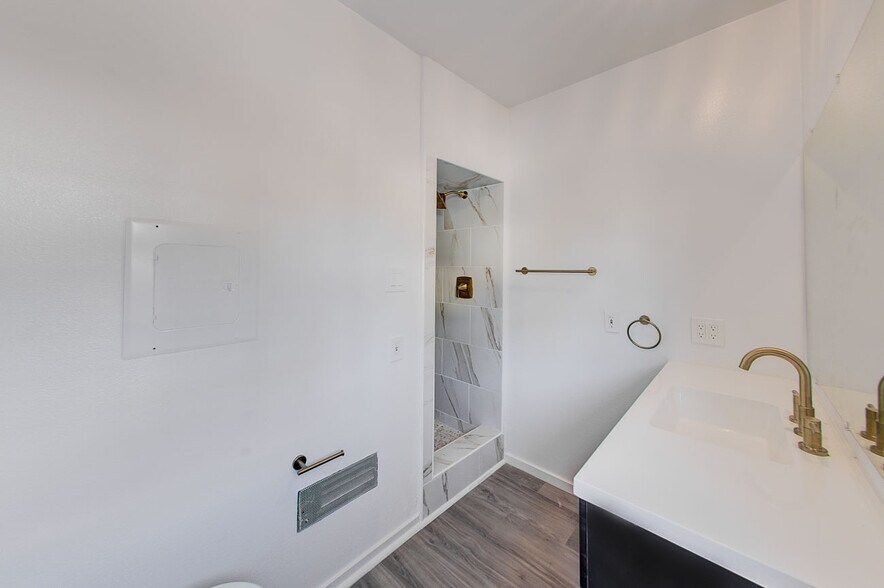 More Photos Of 1147 24th St, Santa Monica Apartments For Sale