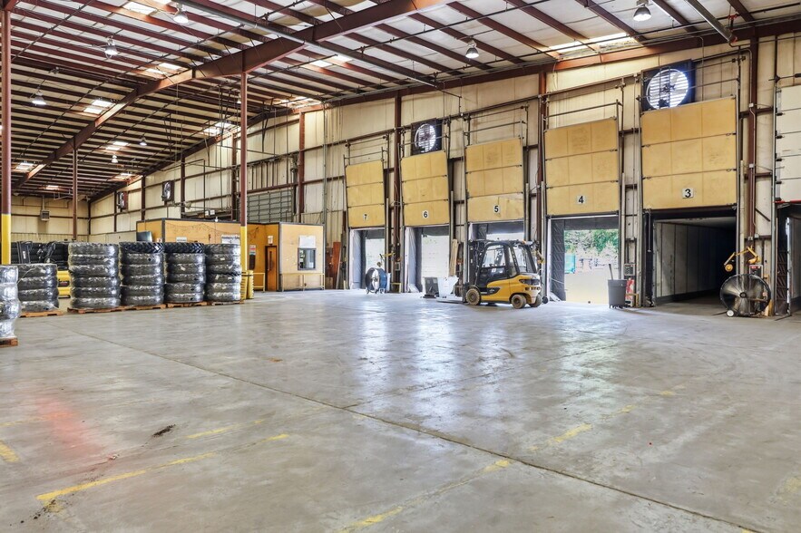 More Photos Of 1526 S Brightleaf Blvd, Smithfield Warehouse For Lease