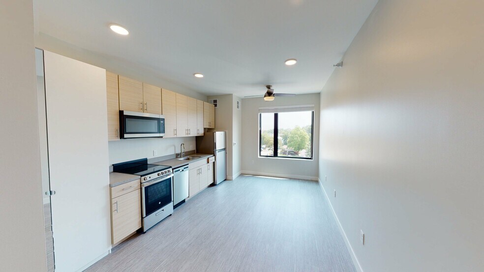 More Photos Of 2530 University Ave, Des Moines Apartments For Lease