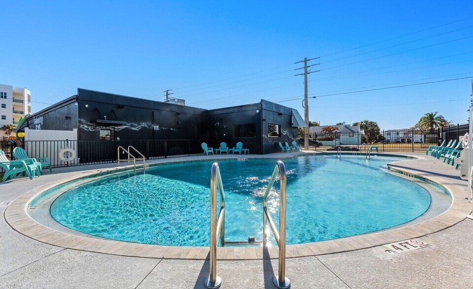 More Photos Of 101 N Atlantic Ave, Cocoa Beach General Retail For Sale