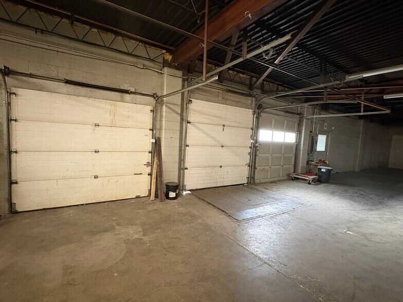 More Photos Of 4911 Industrial Rd, Fort Wayne Warehouse For Lease