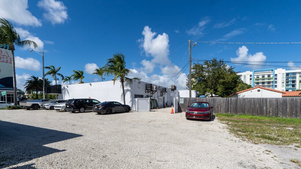 More Photos Of 13-19 S Federal Hwy, Dania Storefront For Lease