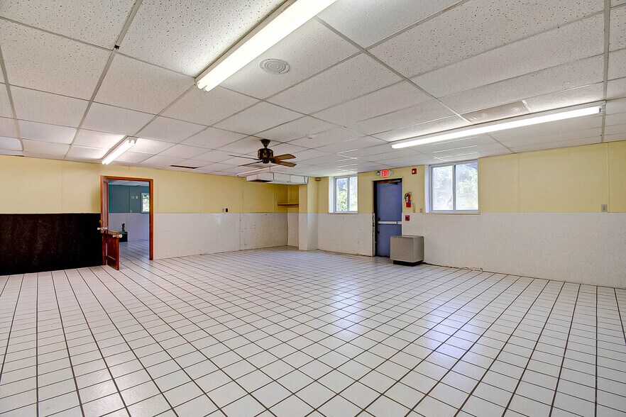 More Photos Of 3019 Dickinson Ave, Dickinson Freestanding For Sale