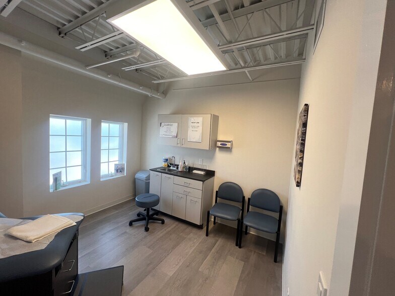 More Photos Of 20 Riverleigh Ave, Riverhead Medical For Lease