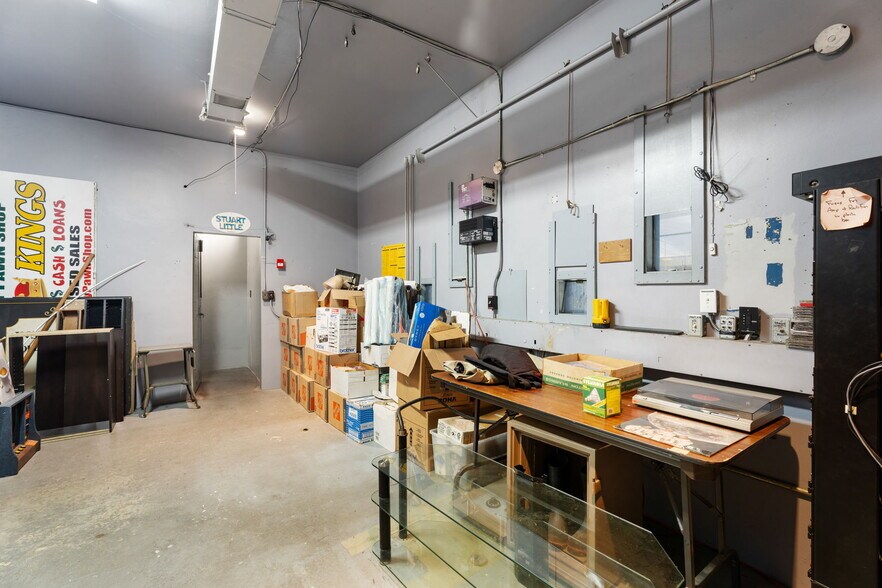 More Photos Of 33017 1st Av, Mission Flex For Lease