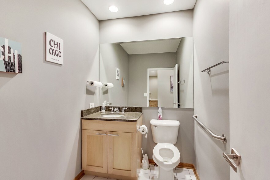 More Photos Of 2636 N Lincoln Ave, Chicago Apartments For Lease