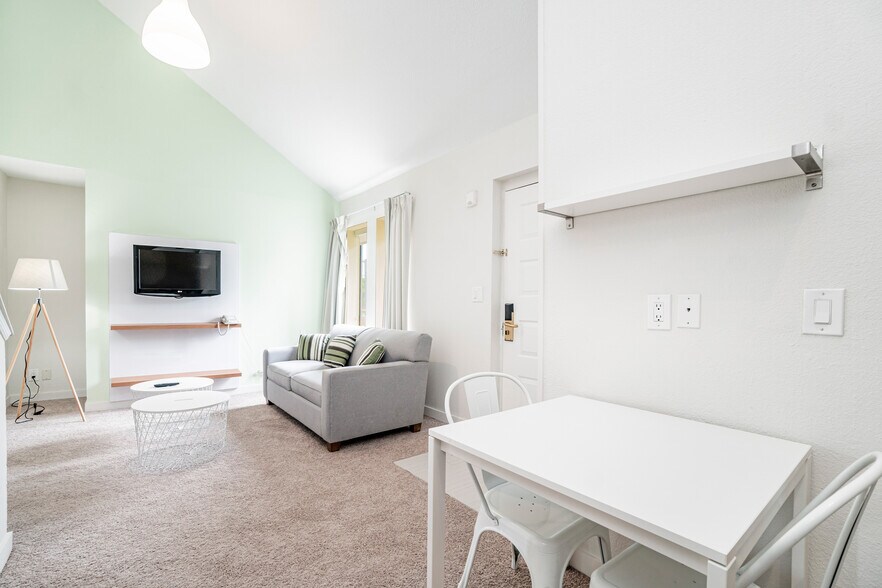 More Photos Of 1212 NW 82nd Ave, Doral Hotel For Sale