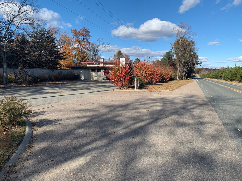 More Photos Of 25364 Richmond Tpke, Ruther Glen Service For Sale