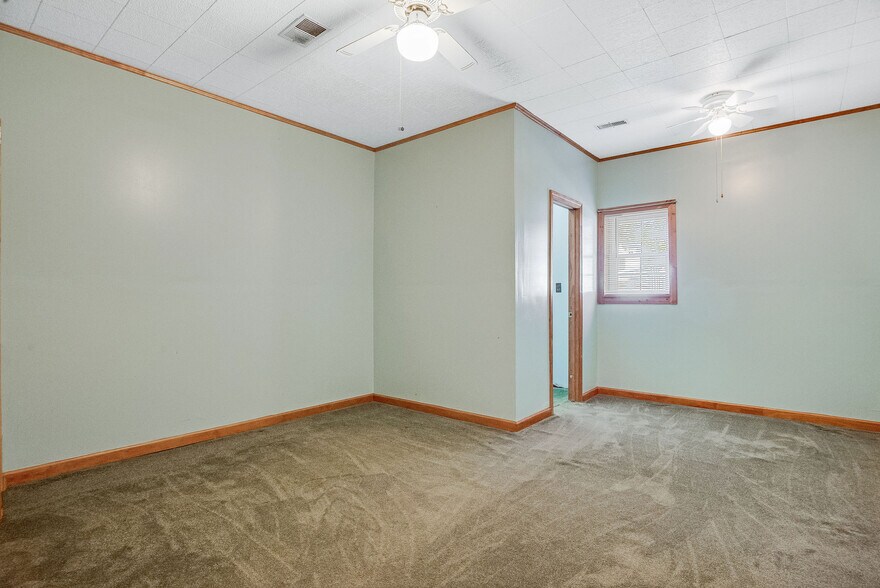 More Photos Of 201 N Wilmington St, Richlands General Retail For Sale