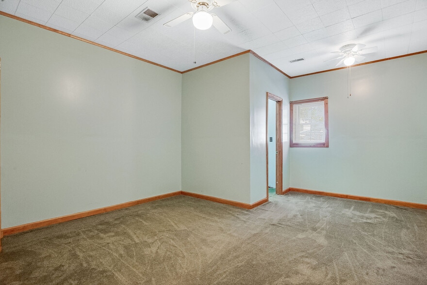 More Photos Of 201 N Wilmington St, Richlands General Retail For Sale