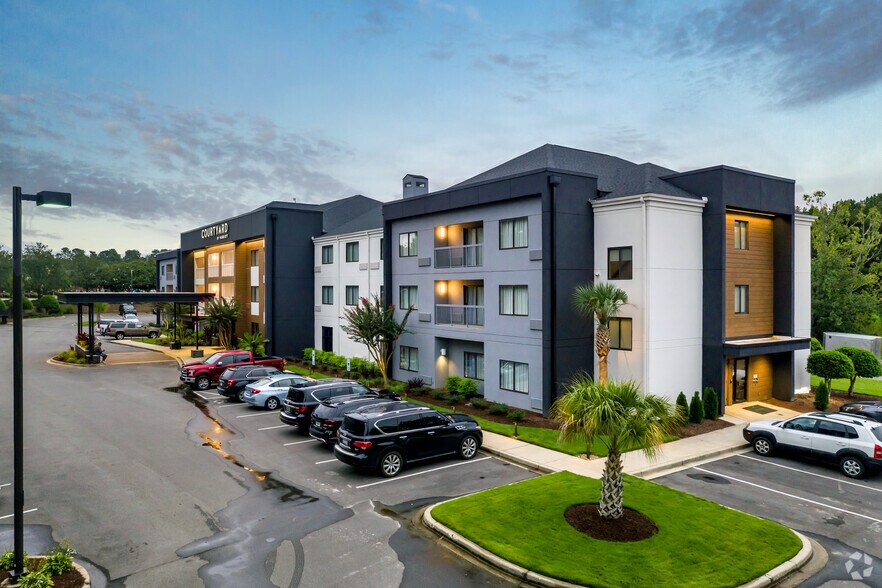 Primary Photo Of 111 Gateway Corporate Blvd, Columbia Hotel For Sale