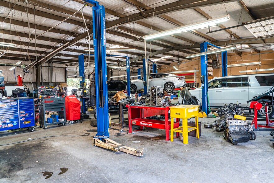 More Photos Of 308 W Avenue B, Garland Auto Repair For Sale