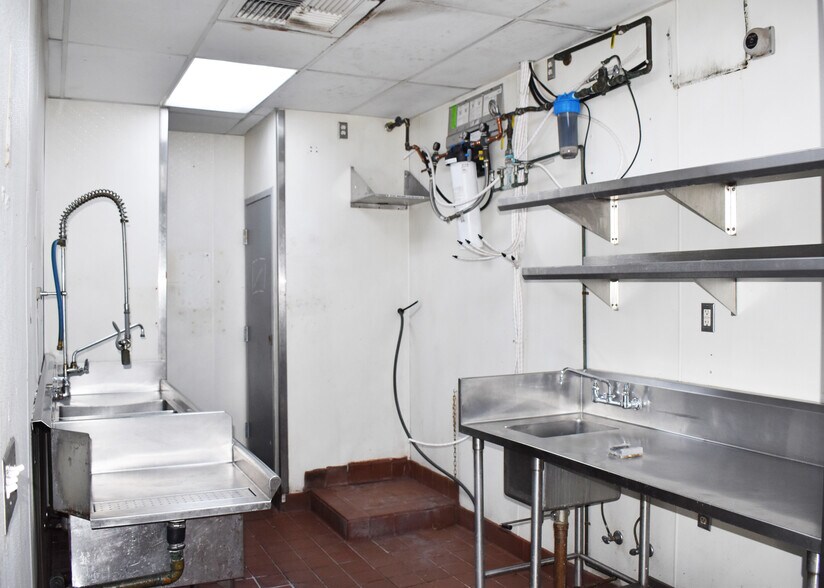 More Photos Of 204 Largo Dr, Nashville Fast Food For Sale