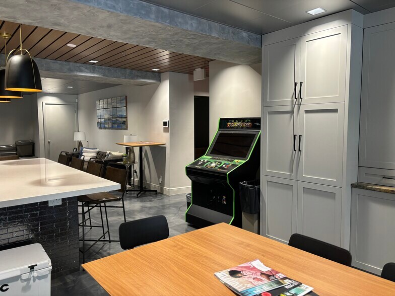 More Photos Of 11811 US Highway 1, North Palm Beach General Retail For Lease