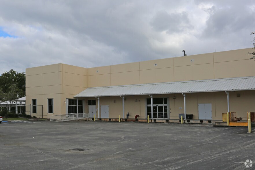 More Photos Of 17100 NW 59th Ave, Hialeah Office For Lease