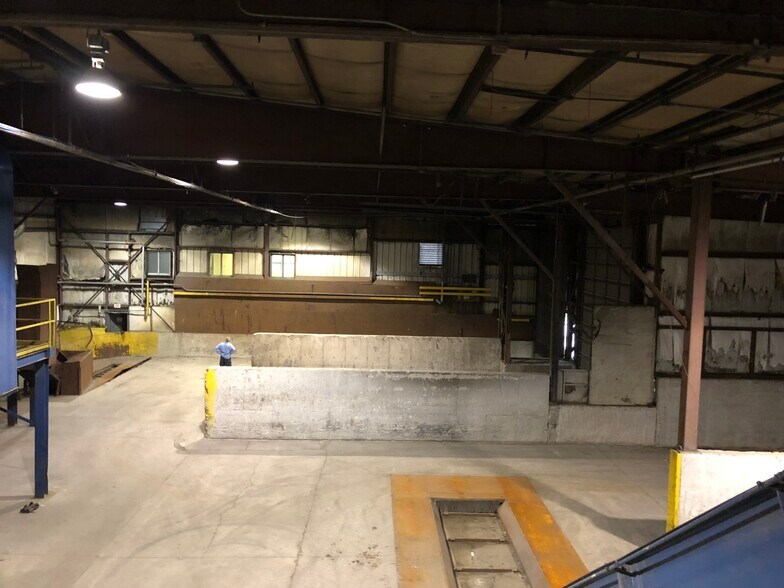 More Photos Of 18 Water Works Dr, Hooksett Warehouse For Lease