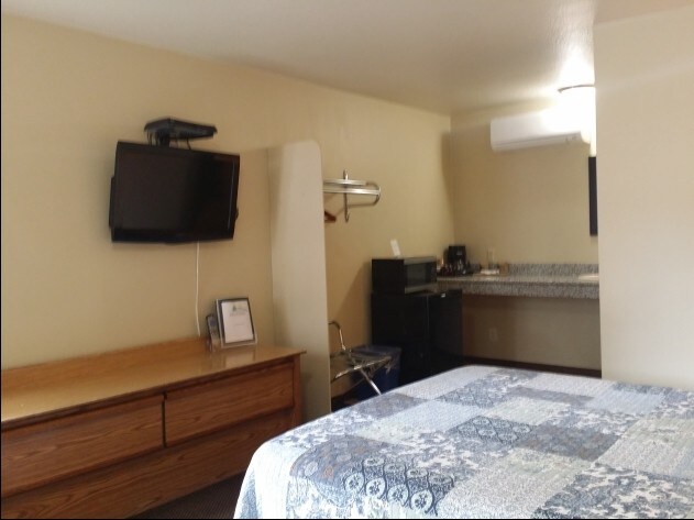 More Photos Of 616 Mill St, Maupin Hotel For Sale