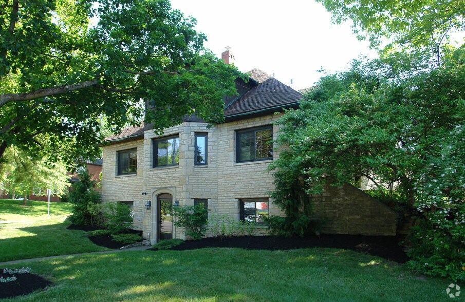 More Photos Of 5760 N High St, Worthington Office For Lease