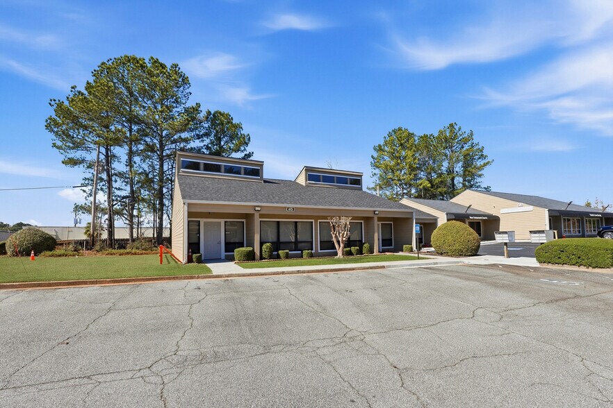 More Photos Of 415-421 W Pike St, Lawrenceville Office For Sale