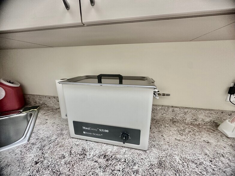 More Photos Of 4 Dearfield Dr, Greenwich Medical For Sale