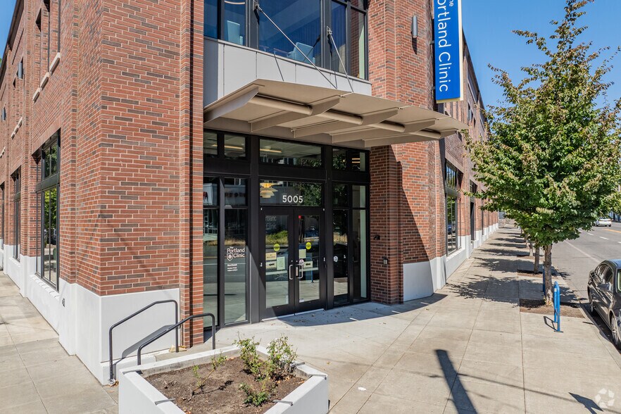 More Photos Of 5005 NE Sandy Blvd, Portland Supermarket For Lease