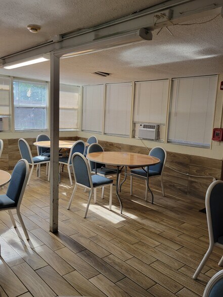 More Photos Of 1320 SW 26th St, Fort Lauderdale Assisted Living For Sale