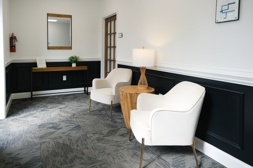 More Photos Of 1990 Augusta St, Greenville Office For Lease