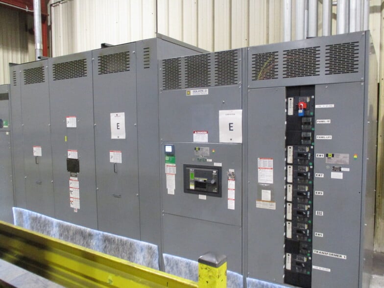 More Photos Of 2800 Estes St, Norton Shores Manufacturing For Sale