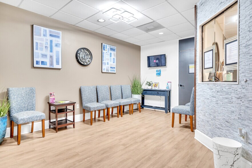 More Photos Of 1004 Dresser Ct, Raleigh Medical For Lease