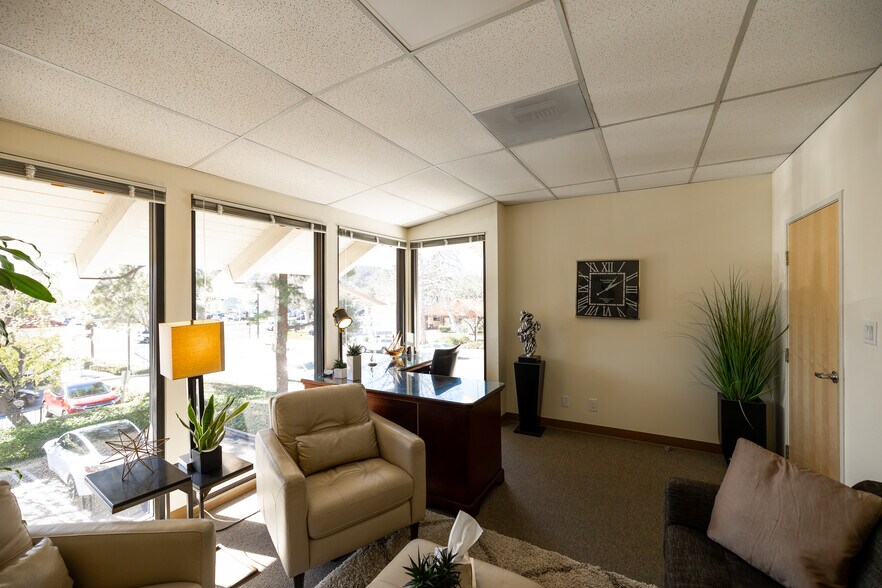 More Photos Of 128 Auburn Ct, Westlake Village Medical For Lease