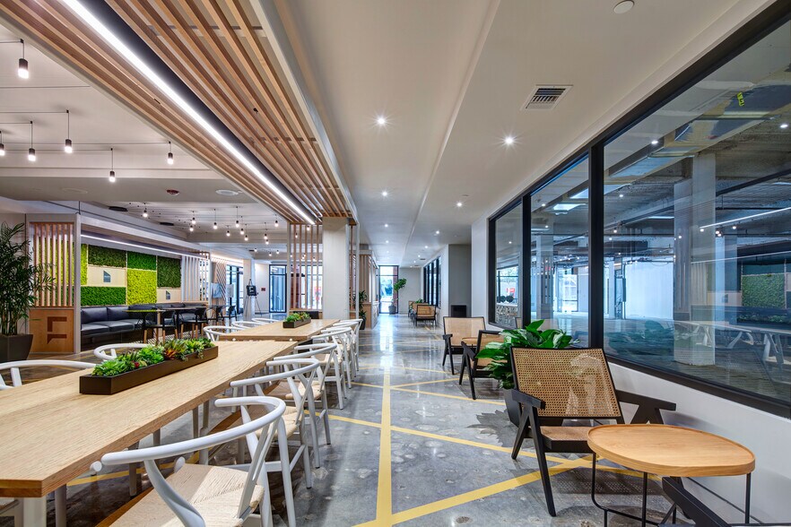 More Photos Of 150 N Orange Ave, Orlando Office For Lease