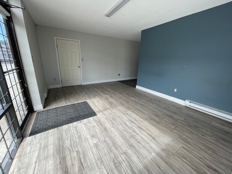 More Photos Of 8528 123rd St, Surrey Warehouse For Lease