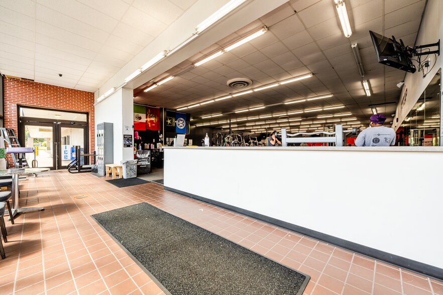 More Photos Of 410 N 2nd St, Niles General Retail For Sale