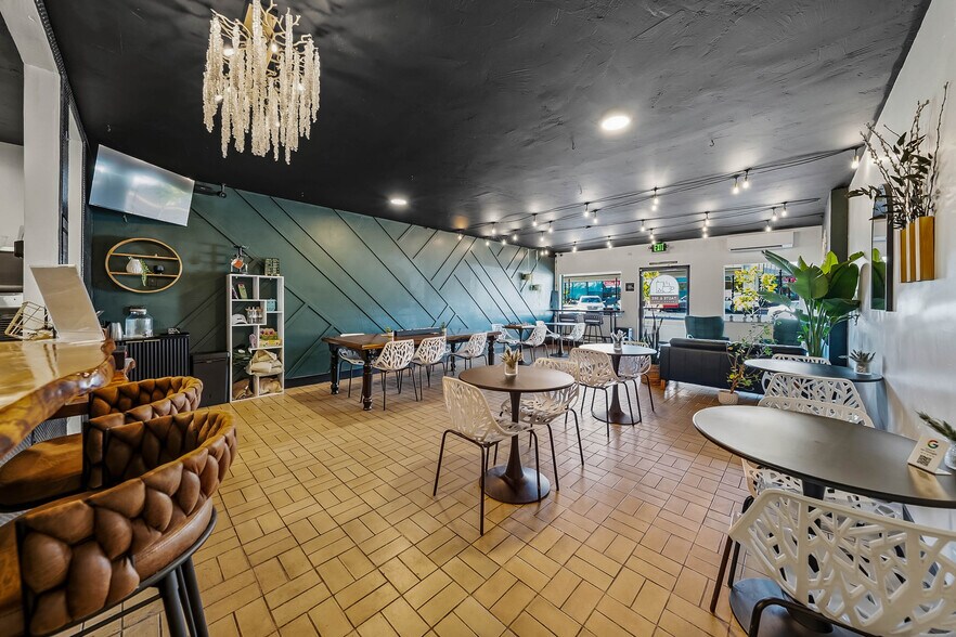 More Photos Of 239 SE G St, Grants Pass General Retail For Sale