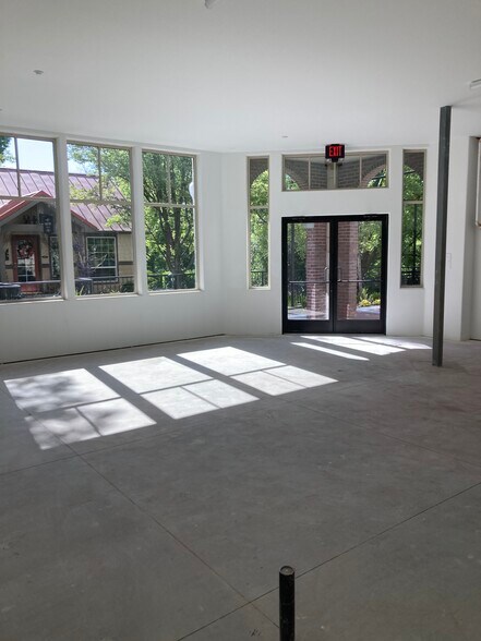 More Photos Of 79 Aikens Rd, Eagle Storefront Retail Office For Sale