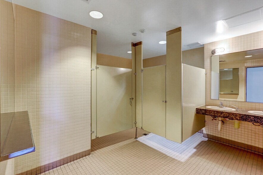 More Photos Of 2330 Pontius Ave, Los Angeles Loft Creative Space For Lease