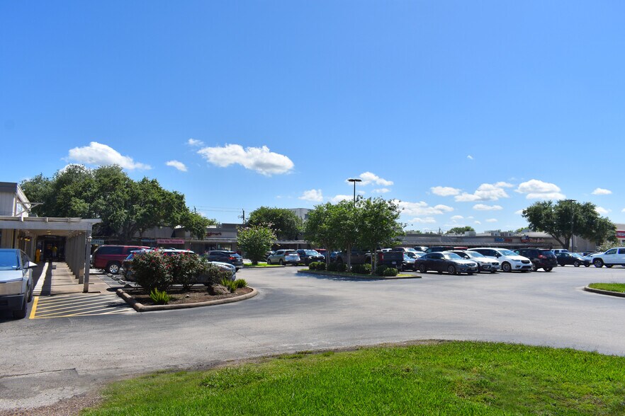 More Photos Of 145 Oyster Creek Dr, Lake Jackson Unknown For Lease