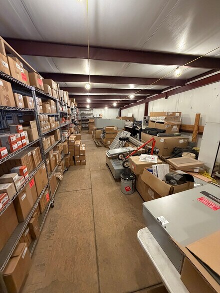 More Photos Of 6603 Royal St, Liberty Service For Lease