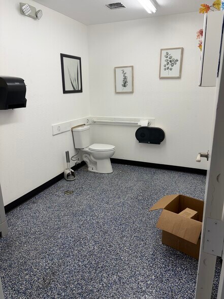 More Photos Of 6520 Fort King Rd, Zephyrhills Storefront Retail Office For Lease