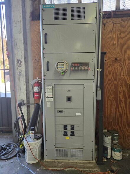 More Photos Of 714 Ducommun St, Los Angeles Manufacturing For Sale