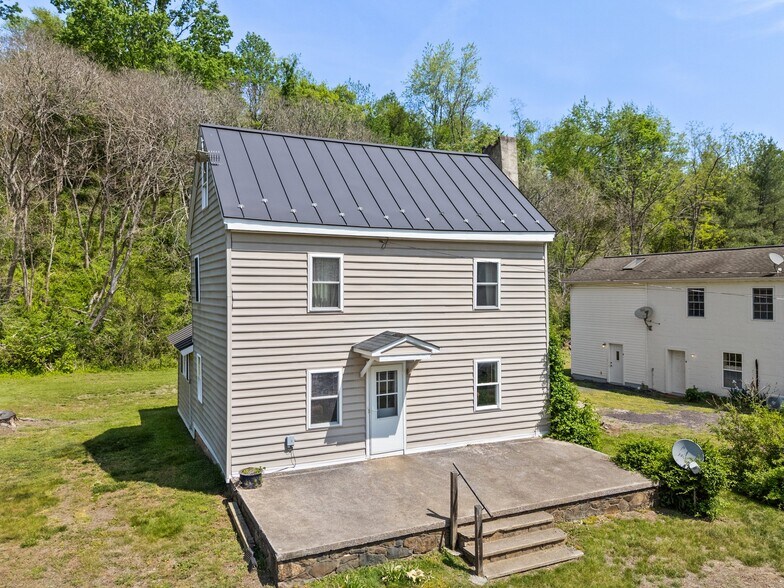 More Photos Of 11947 Lee Hwy, Sperryville Multifamily For Sale