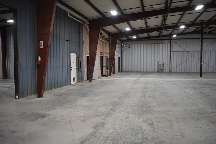 More Photos Of 216 Industrial Dr, Ridgeland Warehouse For Lease
