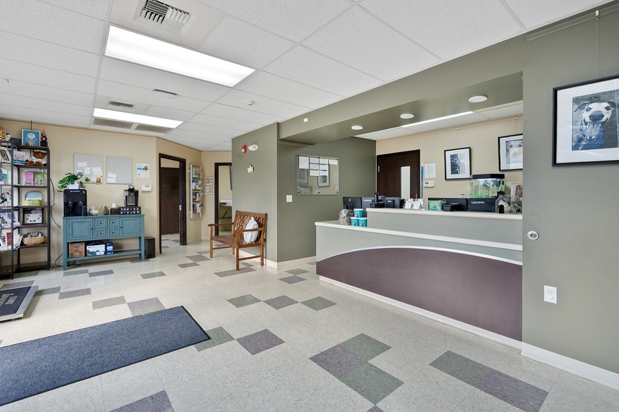 More Photos Of 401 Fawcett Ave, Tacoma Veterinarian Kennel For Sale