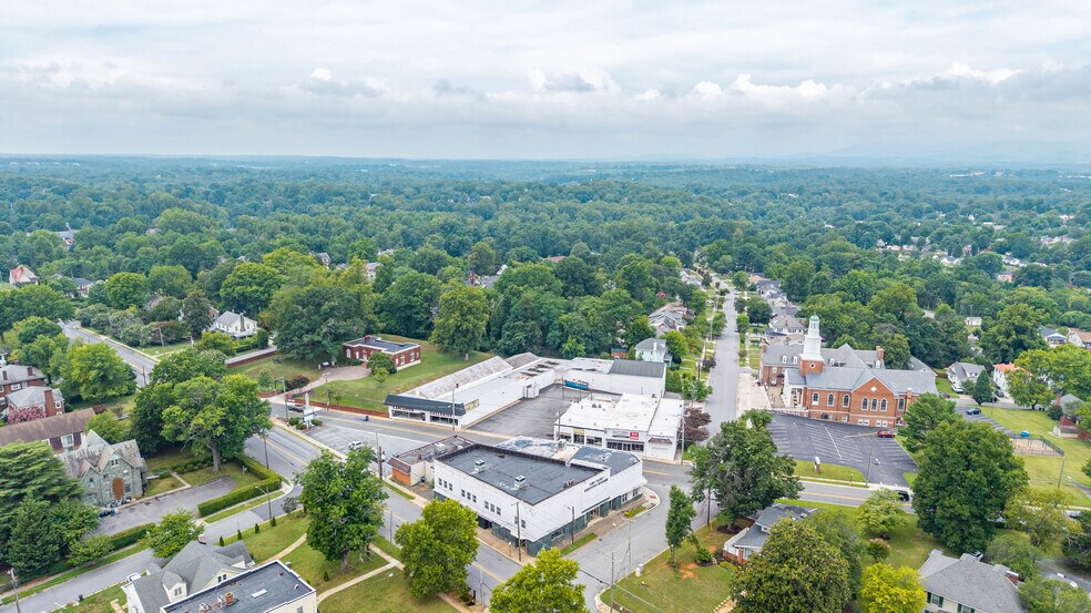 More Photos Of 3506 Memorial Ave, Lynchburg Office For Sale