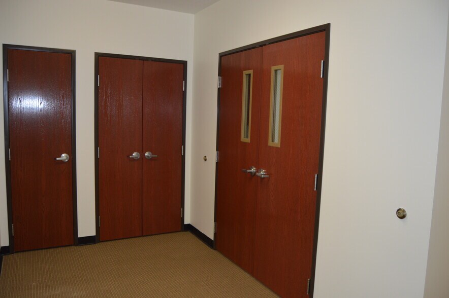 More Photos Of 128 County Line Rd, Westerville Office For Lease