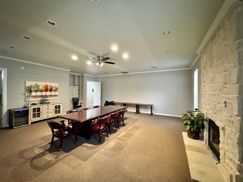 More Photos Of 702 Hunters Row Ct, Mansfield Office For Lease