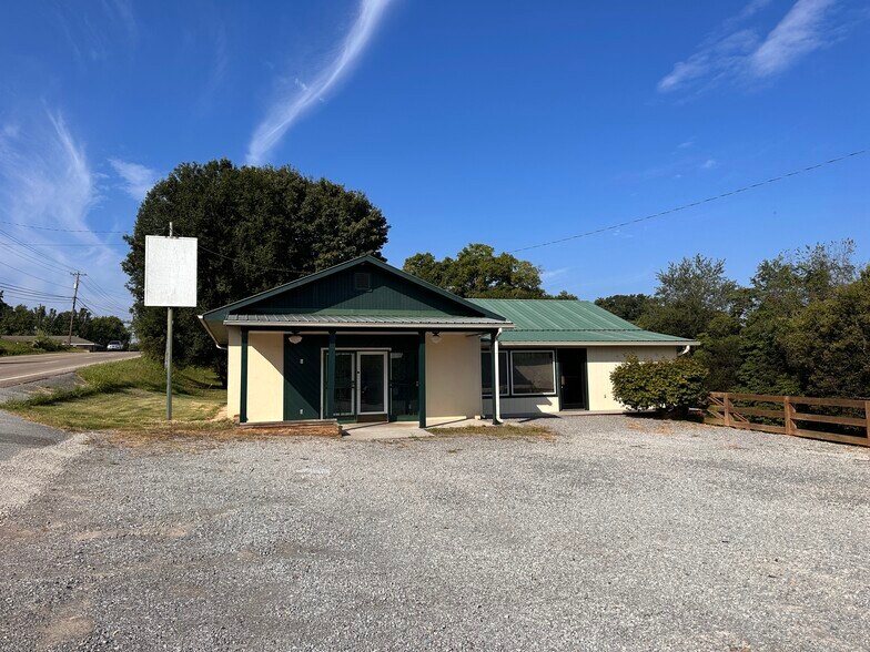 Primary Photo Of 7488 E Lee Hwy, Lenoir City Medical For Lease