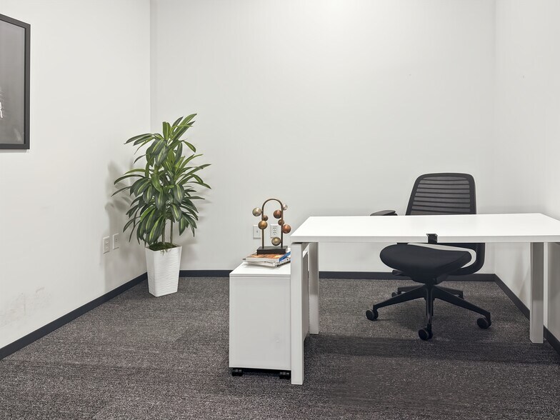 More Photos Of 5701-5741 Legacy Dr, Plano Coworking Space